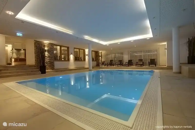 Das Schwimmbad des Kaprun Mountain Resort.