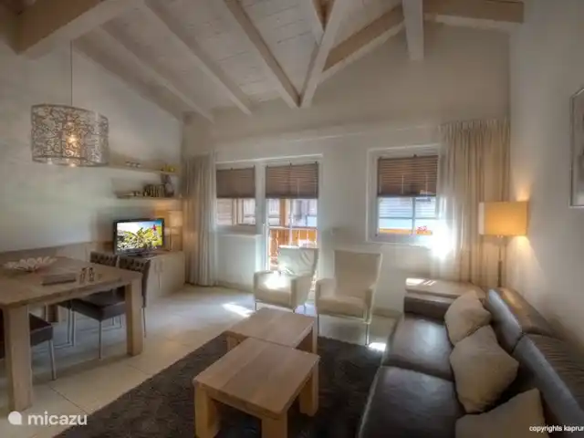 Kaprun Mountain Resort TopE21 | Autriche, Salzburgerland, Kaprun - appartement L'endroit idéal pour déguster un délicieux verre de vin après une journée réussie dans les Alpes.