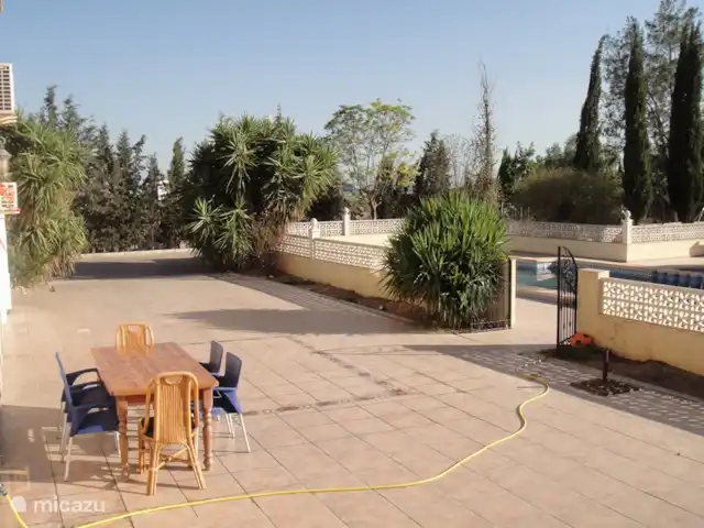 finca huren in Spanje, Costa Blanca, Crevillente – Alicante Finca Lucky Voorzijde waar u heerlijk kunt ontbijten