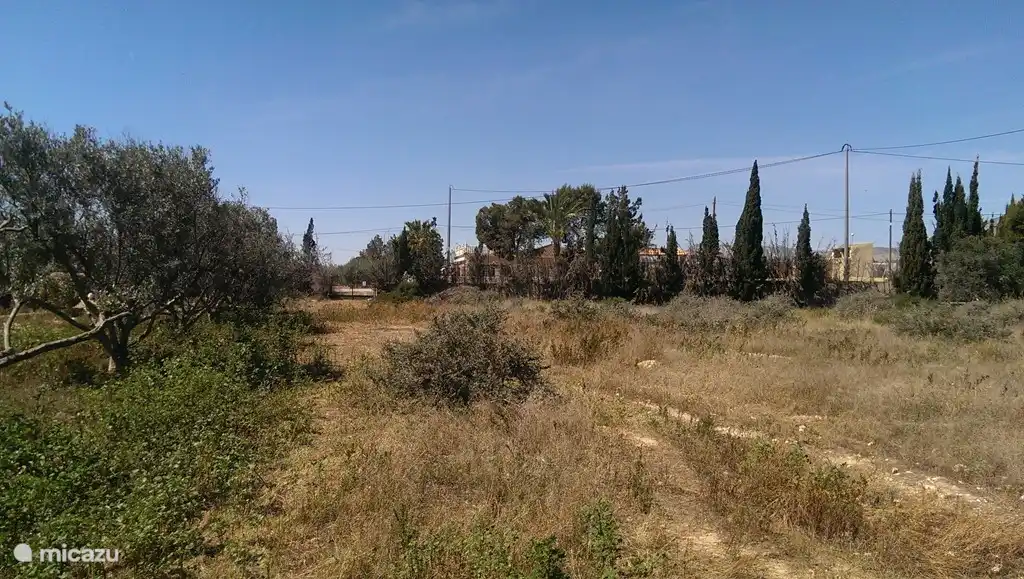 Con otros miembros de la familia, venga con Camper y/o caravana en nuestro terreno lateral.