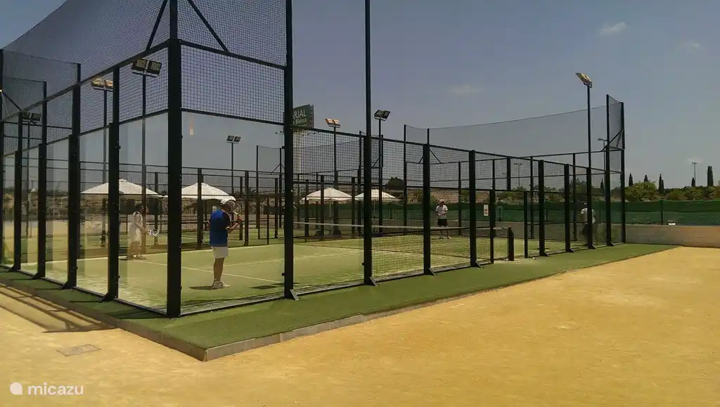 Se puede jugar al tenis o al pádel a 6 minutos