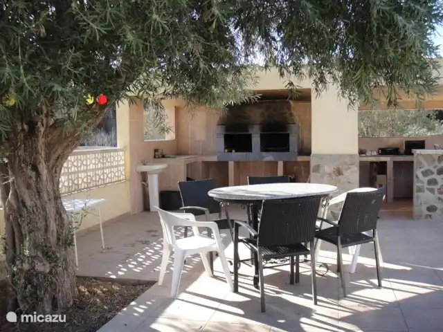 finca huren in Spanje, Costa Blanca, Crevillente – Alicante Finca Lucky Hier zit men het liefst en komen de mooiste gesprekken tot stand