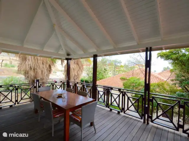Villa directamente en la playa de Blue Bay en Curazao, Curazao Centro, Blue Bay - villa ¡Deliciosa cena en su propia veranda!