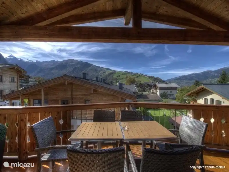 ¡Disfruta de tu amplio balcón con una hermosa vista!