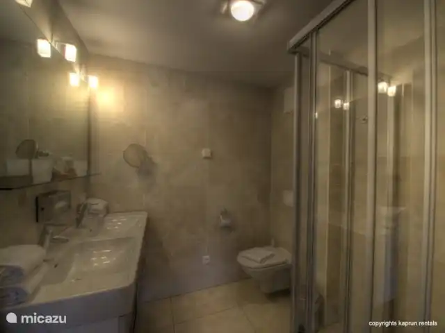 Kaprun Mountain Resort TopA24 huren in Oostenrijk, Salzburgerland, Kaprun - appartement Luxe, hoge kwaliteit badkamers, perfect om u, na een mooie dag in de bergen, op te frissen.