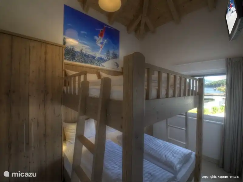 Uno de los 4 dormitorios tiene una litera doble.