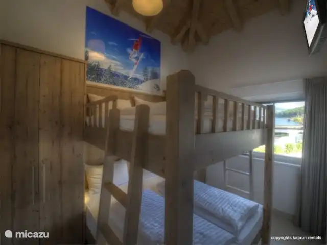 Kaprun Mountain Resort TopA24 huren in Oostenrijk, Salzburgerland, Kaprun - appartement Eén van de 4 slaapkamers heeft een dubbel stapelbed.