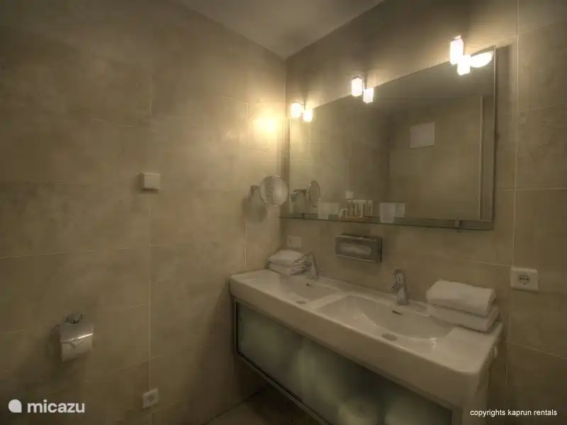 Baños de lujo, donde todo se puede hacer para lucir genial.