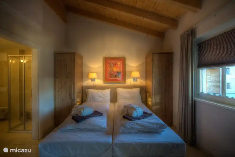 Los dormitorios están completamente equipados y cuentan con baño propio.