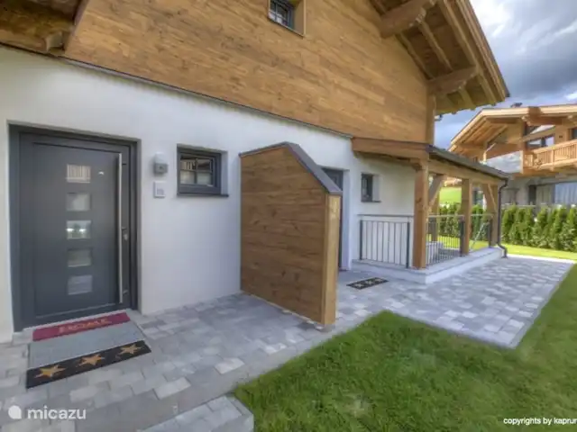 Deer and Dear Luxury Chalet, App. A en Austria, Salzburgo, Piesendorf - apartamento Cada apartamento tiene su propia entrada.