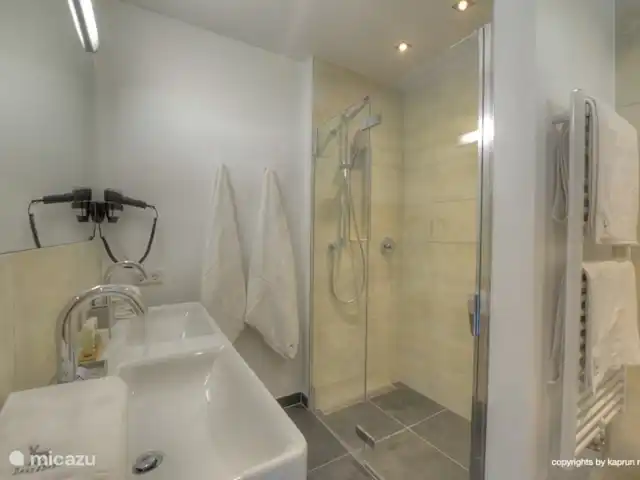 Deer and Dear Luxury Chalet, App. A en Austria, Salzburgo, Piesendorf - apartamento ¡Siempre saldrás de este maravilloso baño súper fresco y afrutado!