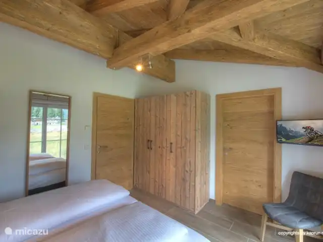 Deer and Dear Luxury Chalet, App. A en Austria, Salzburgo, Piesendorf - apartamento Mucha madera de alta calidad y materiales naturales.