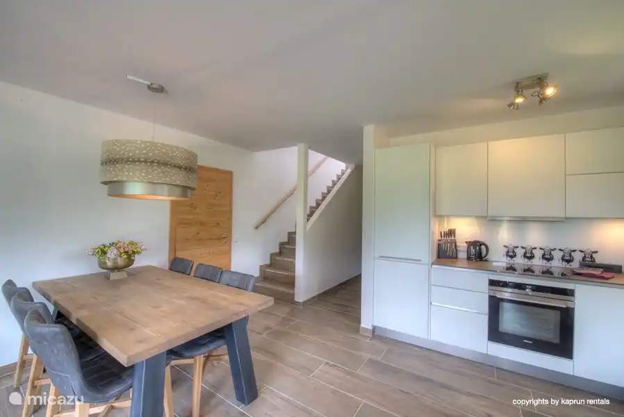 Die offene Küche mit Esstisch. Immer super zusammen!