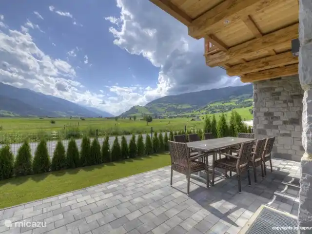 Deer and Dear Luxury Chalet, App. A en Austria, Salzburgo, Piesendorf - apartamento Hermosa vista desde el lujoso jardín.