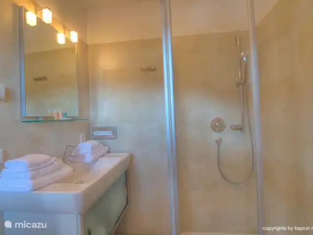 appartement huren in Oostenrijk, Salzburgerland, Kaprun – Kaprun Mountain Resort TopB14 Luxe badkamers en aan geen gebrek aan hoogwaardig badgoed.