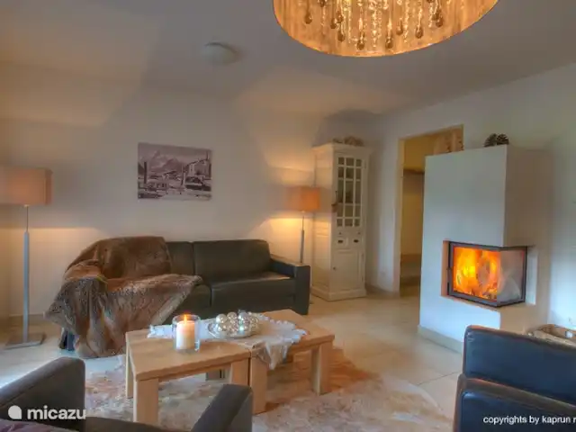 appartement huren in Oostenrijk, Salzburgerland, Kaprun – Kaprun Mountain Resort TopB14 Nog een kijk op de zitkamer. Perfecte combinatie van luxe en sfeer.