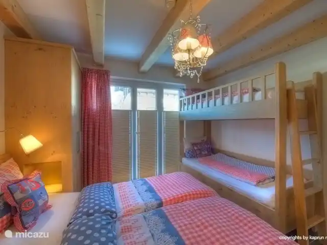 Location de Vacances Autriche, Salzburgerland, Kaprun, appartement - Kaprun Mountain Resort TopC3 Le lit superposé dans la deuxième chambre.