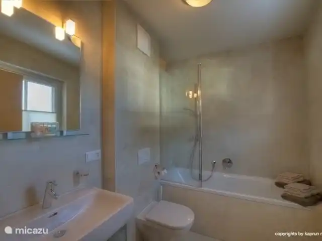 Location de Vacances Autriche, Salzburgerland, Kaprun, appartement - Kaprun Mountain Resort TopC3 Salle de bain de luxe avec baignoire. Vous pouvez à nouveau avoir l'air frais !