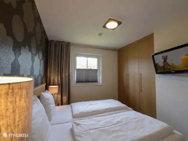 Kaprun Mountain Resort TopD19 | Autriche, Salzburgerland, Kaprun - appartement 3 chambres, chacune avec sa propre salle de bain.