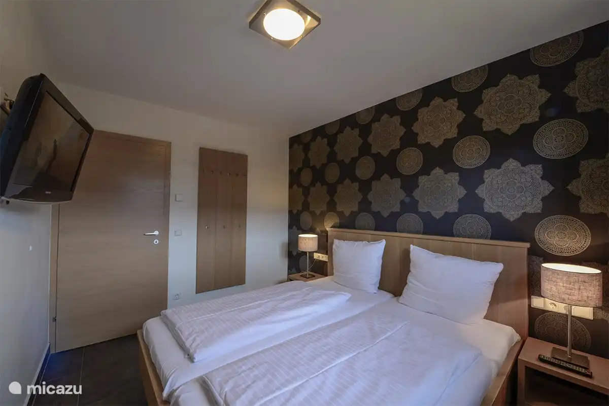 3 slaapkamers, ieder met eigen badkamer.