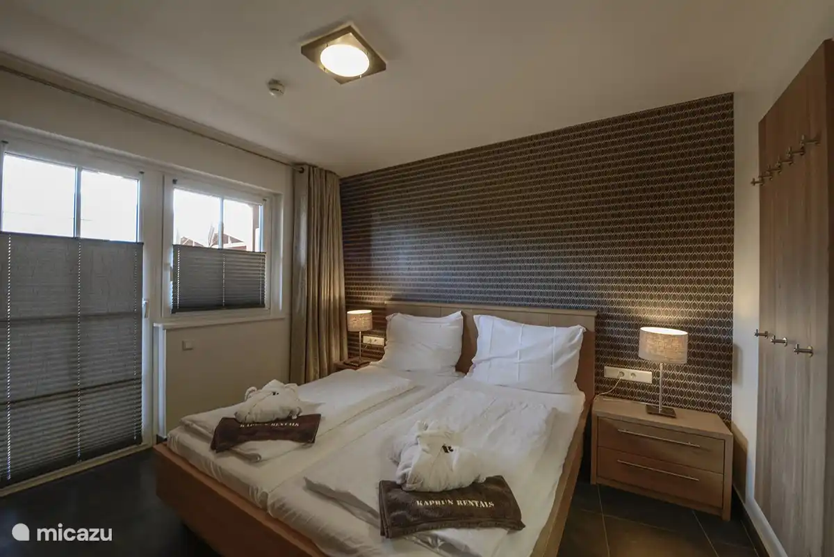 De grootste slaapkamer heeft direct toegang tot een eigen balkon.