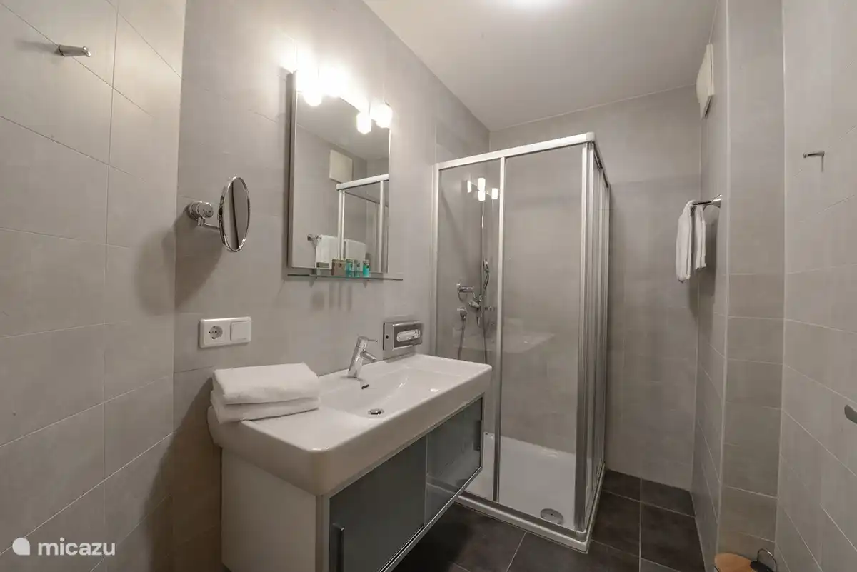 Met 3 verschillende badkamers is er voor ieder wat wils.