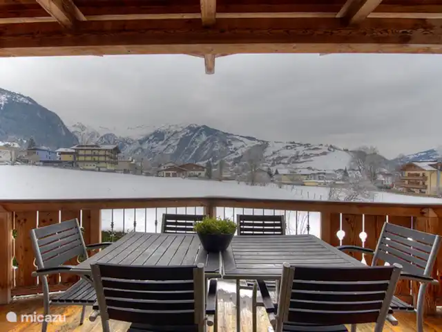Kaprun Mountain Resort TopD19 | Autriche, Salzburgerland, Kaprun - appartement La belle vue depuis le balcon, en hiver.