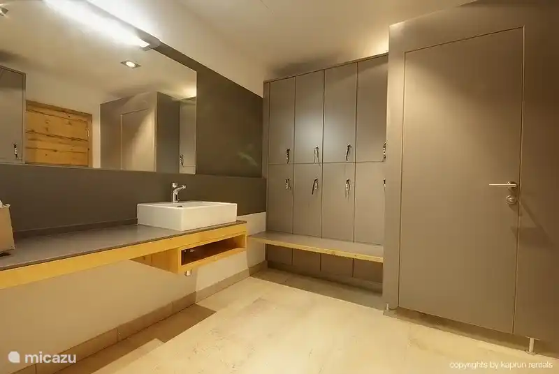 Luxe kleedkamers met lockers