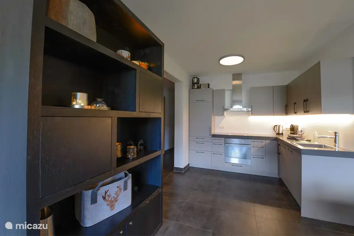 Als u van koken houdt, komt u niets tekort in deze schitterende keuken.