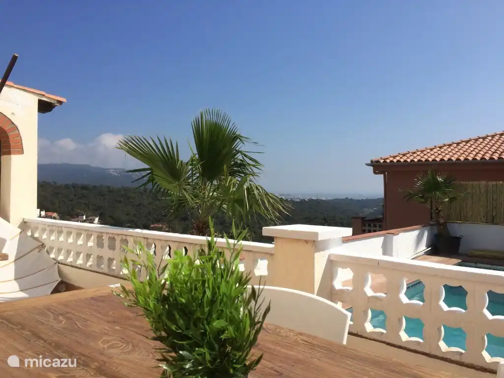 Die Terrasse bietet eine fantastische Aussicht!