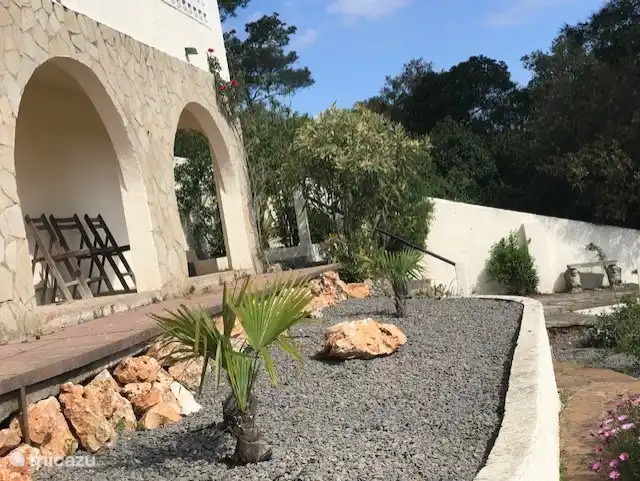 Die Terrassen rund um das Haus