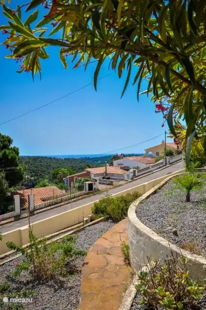 Es gibt mehrere Häuser rund um das Haus, aber die Privatsphäre ist reichlich. 