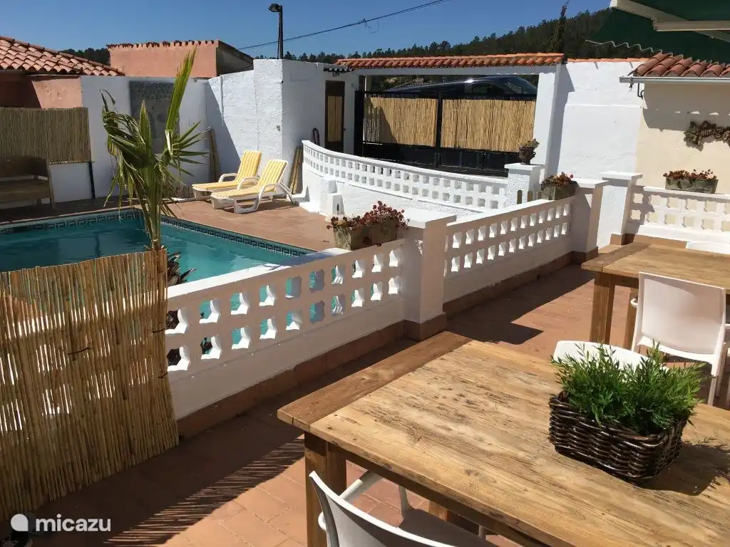 Terrasse mit Eingangstor 