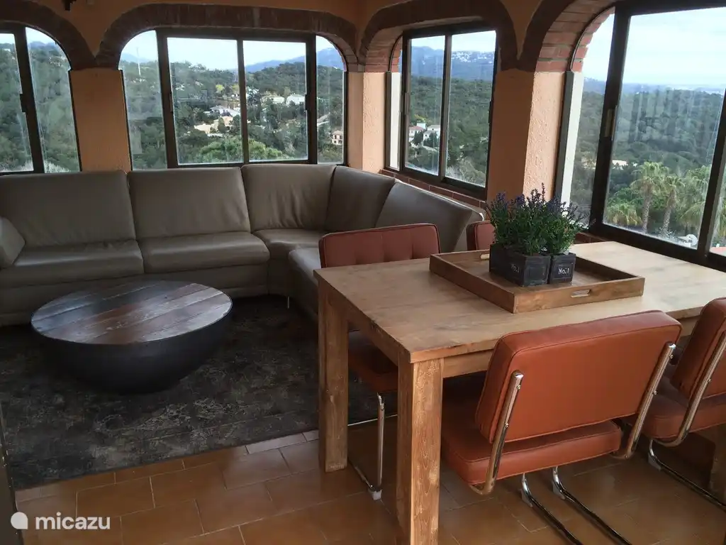 Wintergarten mit Meer und die Berge, den ganzen Tag Sonne!