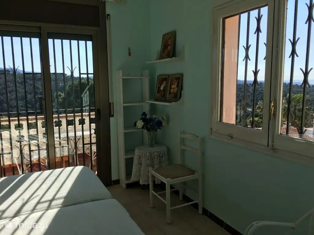 Schlafzimmer 2 im Erdgeschoss mit Meerblick