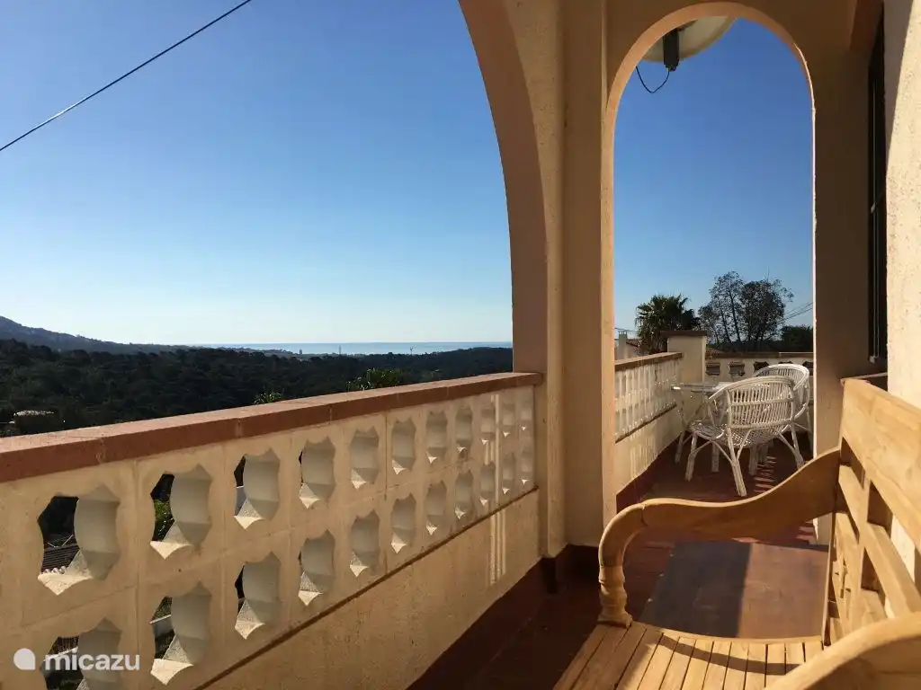 Terrasse im Erdgeschoss von 2 Schlafzimmern
