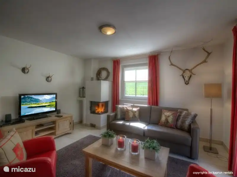 Das Wohnzimmer mit Kamin