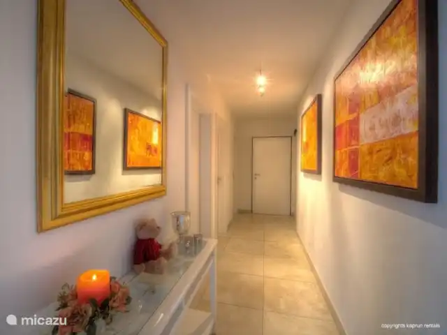 Location de Vacances Autriche, Salzburgerland, Kaprun, appartement - Residenz an der Burg Top2 Maison A Encore une fois le couloir. Les portes à gauche sont des 2 chambres et une des salles de bains.