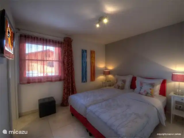 Location de Vacances Autriche, Salzburgerland, Kaprun, appartement - Residenz an der Burg Top2 Maison A Détendez-vous dans les 2 chambres. Cette chambre a sa propre salle de bain.