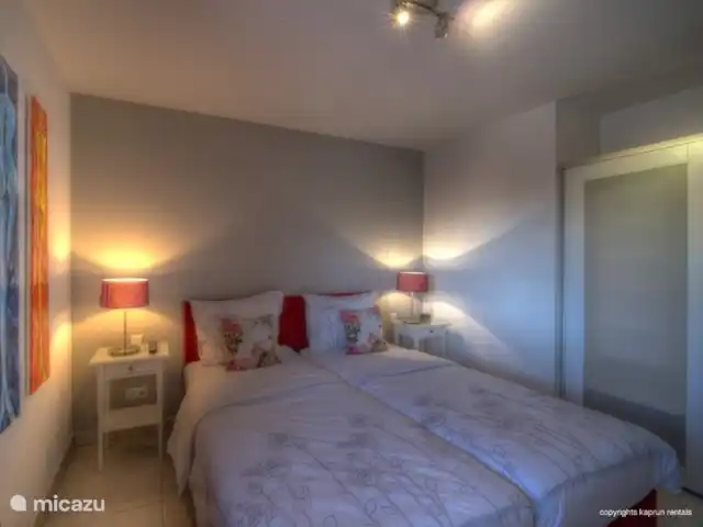 Location de Vacances Autriche, Salzburgerland, Kaprun, appartement - Residenz an der Burg Top2 Maison A Détendez-vous dans les 2 chambres. Cette chambre a sa propre salle de bain.