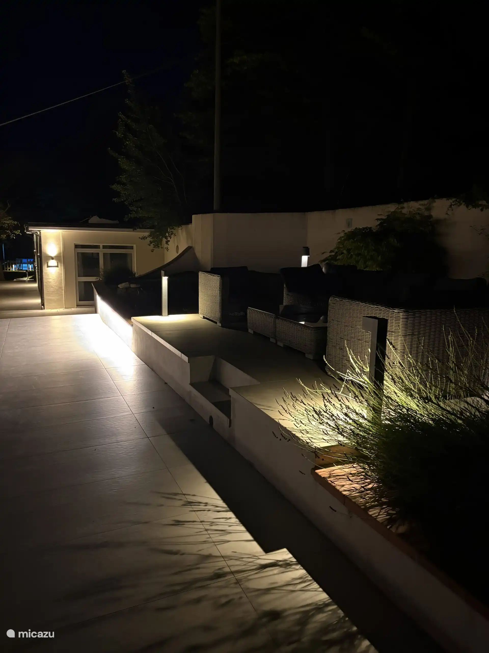 Terrasse mit abendlichem Licht