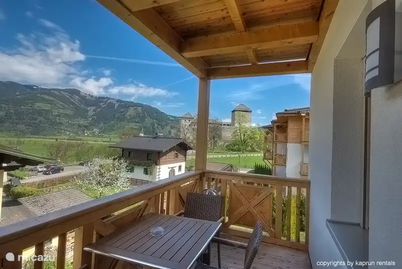 From the living room you have direct access to the balcony, that provides you with a magnificent view over the village, the Kitzsteinhorn glacier and the surrounding mountains.