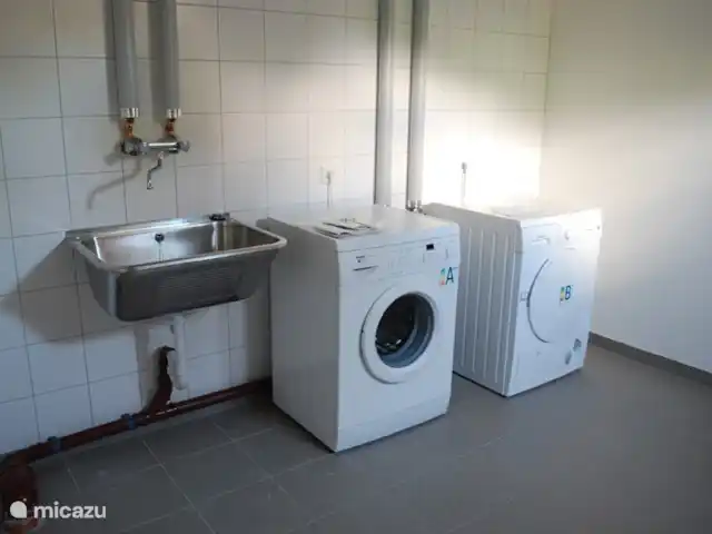 appartement huren in Oostenrijk, Salzburgerland, Kaprun – Residenz an der Burg Top6 Huis B Wasruimte.