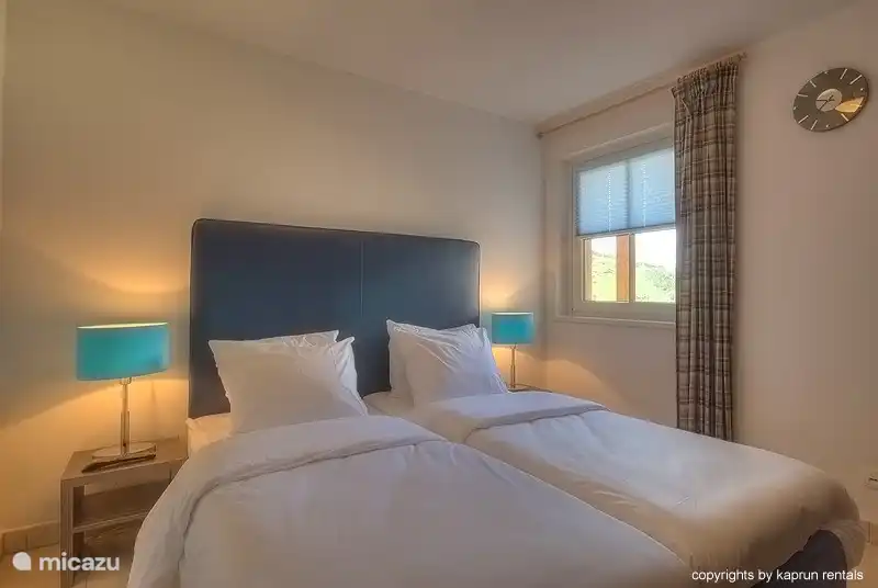 The apartment in House Top6B B is a luxury designer apartment with two bedrooms, two bathrooms and a spacious living room with a sofa bed.

The apartment is very bright through the use of many windows and a modern style with warm colors. 