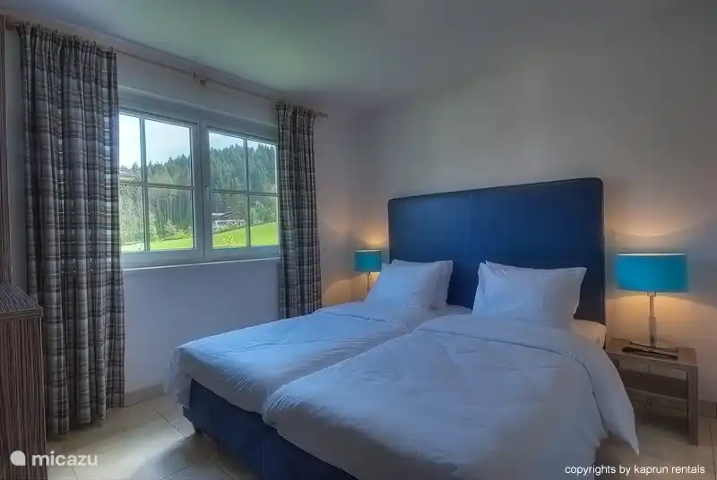 The apartment in House Top6B B is a luxury designer apartment with two bedrooms, two bathrooms and a spacious living room with a sofa bed.

The apartment is very bright through the use of many windows and a modern style with warm colors. 