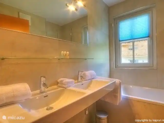 appartement huren in Oostenrijk, Salzburgerland, Kaprun – Residenz an der Burg Top6 Huis B Er zijn 2 luxe badkamers.