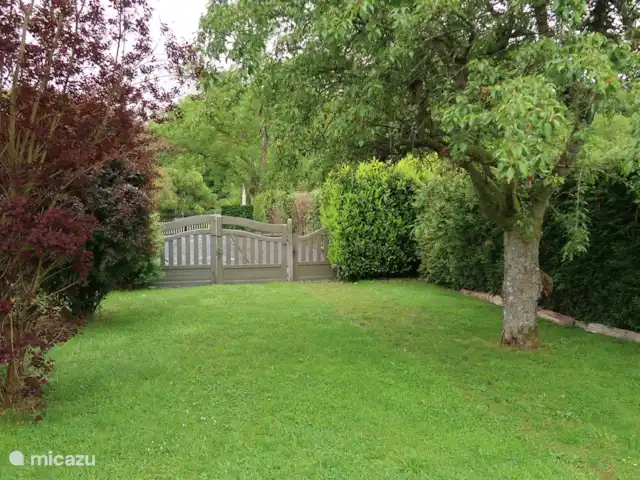 Maison de vacances de luxe 15 pers - Ardennes | Belgique, Ardennes, Vresse-sur-Semois - maison de vacances portail du jardin au cabanon