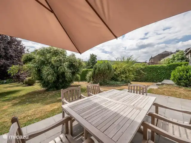 Maison de vacances de luxe 15 pers - Ardennes | Belgique, Ardennes, Vresse-sur-Semois - maison de vacances jardin depuis la terrasse été 2018