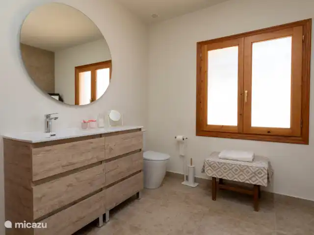 Casa Tosalet huren in Spanje, Costa Blanca, Dénia - villa badkamer met grote inloopdouche en toilet.
