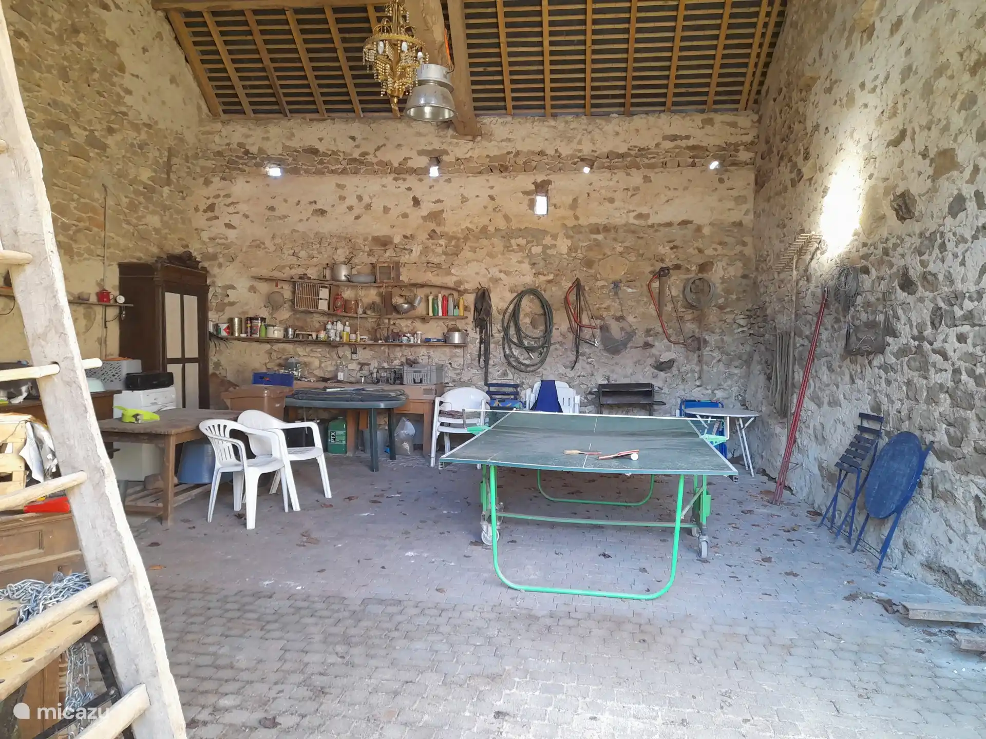 La grange avec table de ping-pong